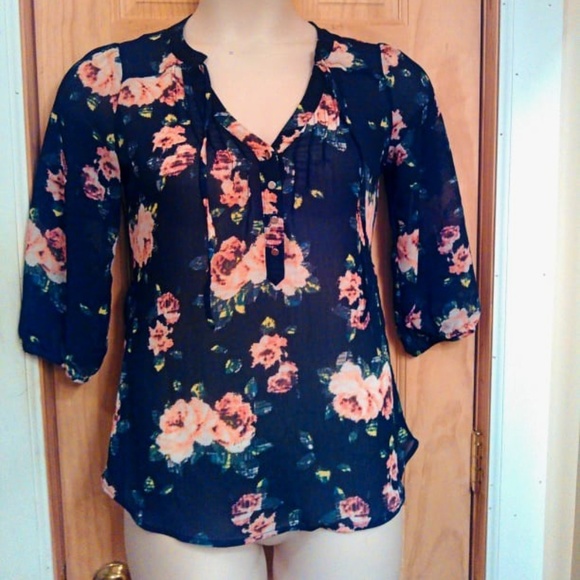 princess vera wang Tops - Princess Vera Wang Sheer Floral Top